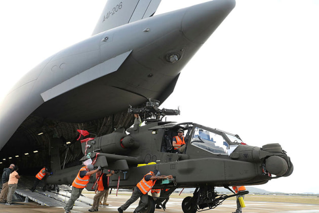 The Australian Army's fifth and sixth AH-64E Apache airframes being delivered to RAAF Townsville via RAAF C-17 Globemaster.

Credit: Defence