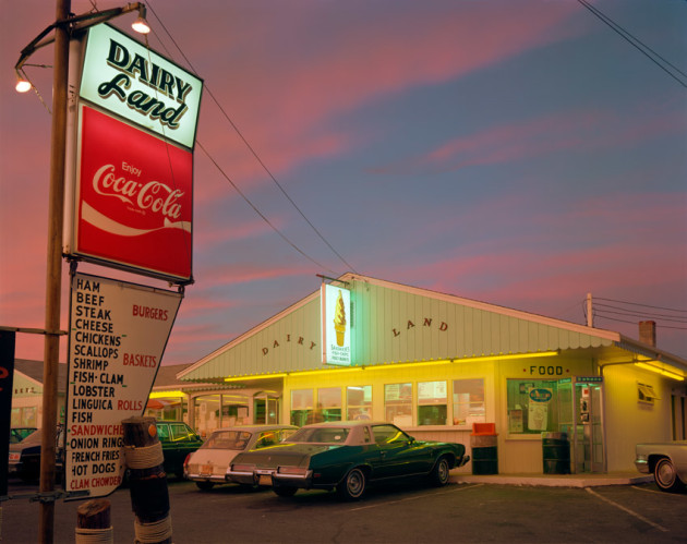 © Joel Meyerowitz, Dairy Land, Provincetown, Massachusetts, 1976. Copyright: © Joel Meyerowitz