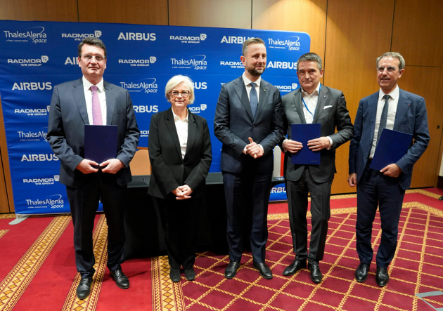 Thales Alenia Space has announced the signing of an industrial cooperation agreement with Airbus Defence and Space and Radmor, to develop a geostationary defence telecommunications satellite dedicated to the Polish Ministry of Defence.

Credit: Airbus / Minist&egrave;re des Arm&eacute;es