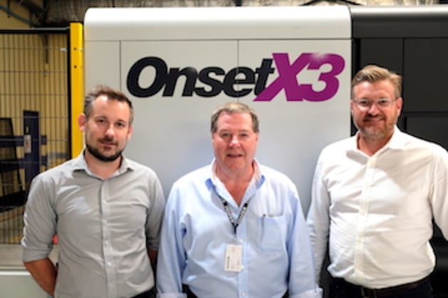 Active Display Group GM of Operations Stuart Gittus (r) with Shane Hanlon (c) and Ashley Playford (l) of Fujifilm Graphic Systems, with the Inca Onset X3.ALL