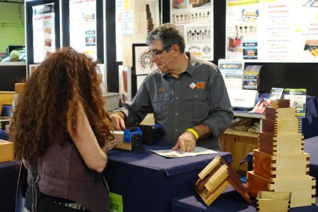 Col Hosie demonstrates the boxmaking jig and with his fine work shows just what the jig is capable of.