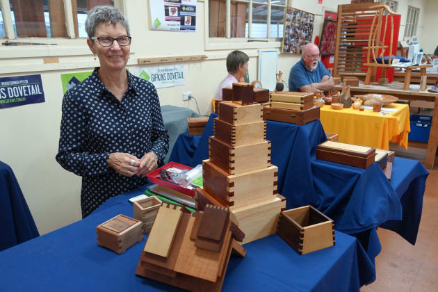 Pam showed people the range of jigs and templates available from Gifkin Dovetail while Col gave a presentation and demonstration of boxmaking.
