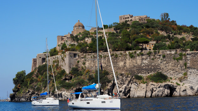 Aragonase Castle. Photo Mariner Boating Holidays.