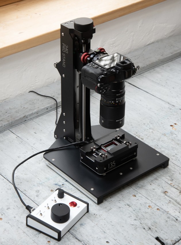 135 Autocarrier with optional Camera Stand Pro