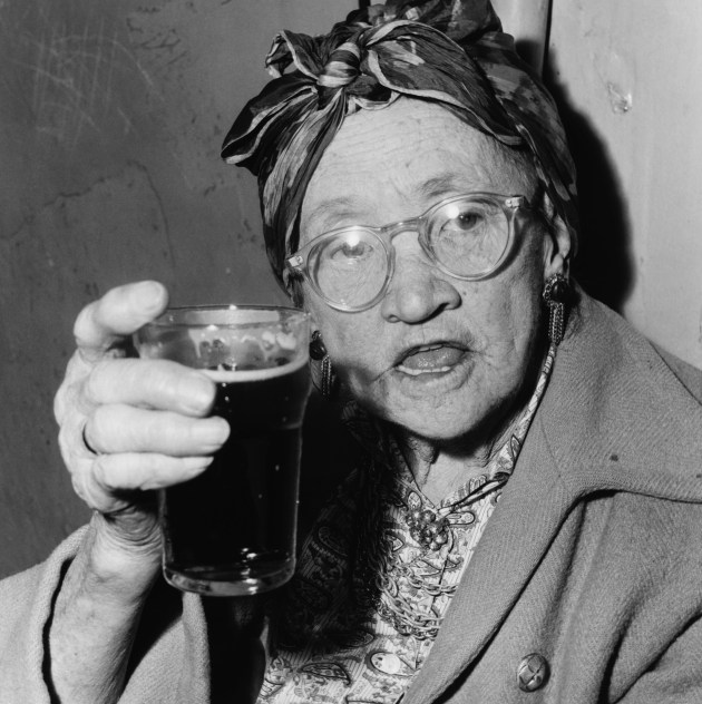 Closing time at the pub, Glebe, 1961. Courtesy of the Mervyn Bishop Trust / Josef Lebovic Gallery, Sydney