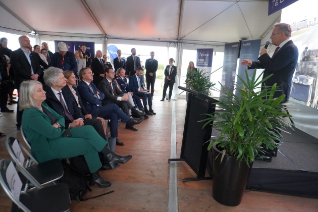 Australian defence and technology company Electro Optic Systems has pitched multi-million dollar counter-drone and counter-space laser systems to visiting German Defence Minister Boris Pistorius.

Credit: Max Blenkin