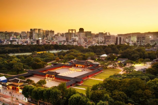 dusk-cityscape-with-seoul-skyline-and-changdeokgung-palace-in-south-korea