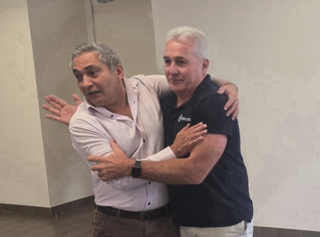 Dohler ANZ has acquired Ezy Chef, L-R: Ezy Chef co-founder and CEO, Gavin Clifford, and Doehler ANZ GM Peter Gates.