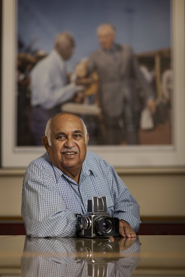 Mervyn Bishop with camera and a giant print of his Gough Whitlam and Vincent Lingiari image, Sydney, 2024. Image: Gerrit Fokkema