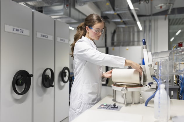 Thanks to a collaboration between Henkel and cyclos-HTP Institute (CHI), the Henkel Packaging Recyclab can test packaging using both the Cepi and CHI methodologies. The results can then be verified by CHI with a certificate for the European market.