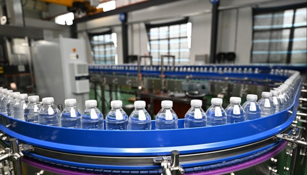 Enables mono-material bottle and cap