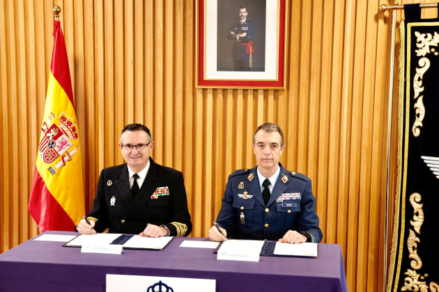 Admiral Aniceto Rosique Nieto, Director General of Armament and Material at the DiGAM; and Air Force General Francisco Braco Carbó, Chief of Staff of the Air Force and Space (JEMA).

Credit: JEMA