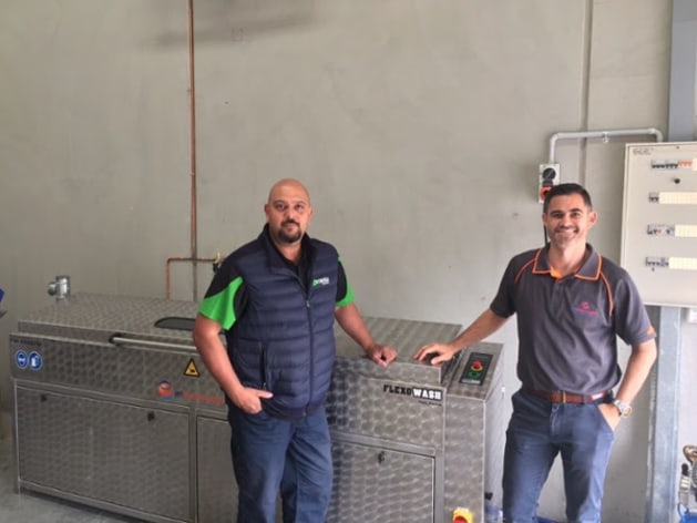 Clint Windsor from Ominta Anilox Cleaning (left) with Wes Scott from Jet Technologies.