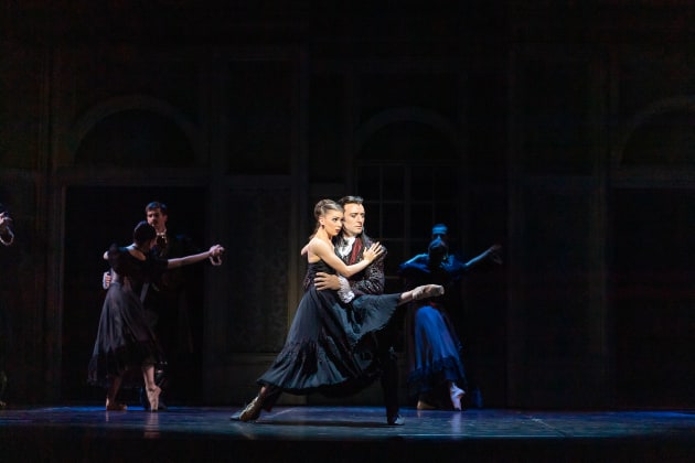 Matthew Lehmann as Young Dracula and Carina Roberts as Mina in Dracula, West Australian Ballet. Photo: Jon Green.