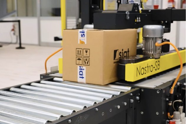 Nastro-SB-M: Semi-automatic case sealer for small to medium fixed box sizes with manual adjustment.