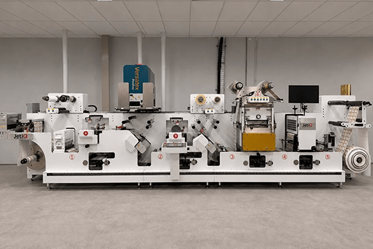 First in NZ: The JetiQ M370 with the Versatex Print bar and hot foil/embossing station