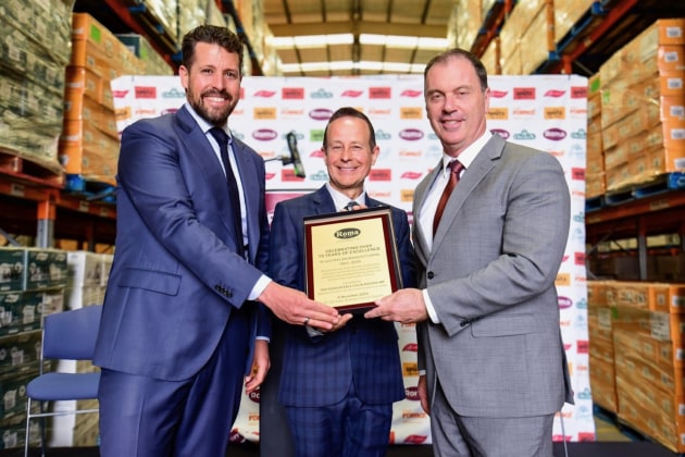 Roma Food Product (l-r): CEO Sam Schachna, MD Max Buontempo, Victorian industry and advanced manufacturing minister, Colin Brooks. (Source: Roma Foods)