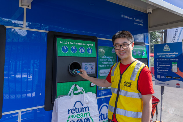 Coca-Cola Europacific Partners (CCEP) has installed a new Return and Earn reverse vending machine (RVM) at its Northmead production facility in Western Sydney.
Source: CCEP