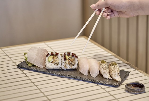 Sushi Izu has expanded on its existing partnership with Humpty Doo Barramundi, recently launching a new range of sushi and sashimi that is available nationally across more than 230 Sushi Izu locations in Woolworths supermarkets.
Source: Sushi Izu