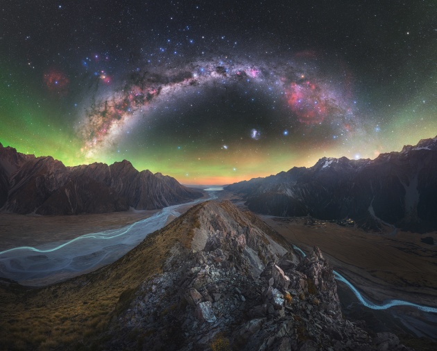 Skyscaps winner, The Ridge © Tom Rae (New Zealand). This is the largest panorama Tom Rae has ever captured, with the full resolution image containing over a billion pixels from 62 images stitched together. The photograph captures the twin glacial rivers with the Milky Way core off to the left of the image, as well as the famous Southern Cross and other pointers high in the centre sky.