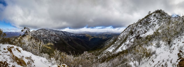 A lot of the Mindjagari Track can be seen in this image with Camelback at the right and the Tidbinbilla Range to the left, with John&rsquo;s Peak and Tidbinbilla Peak visible.