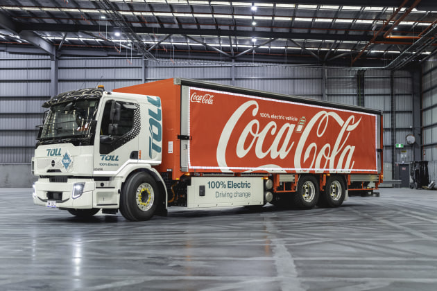 Toll Group has launched the next stage of its $67 million investment in sustainable transport solutions across Australia, deploying 12 Volvo FE battery electric rigid trucks to replace existing diesel vehicles in Coca-Cola Europacific Partners’ national delivery network.
Source: Toll