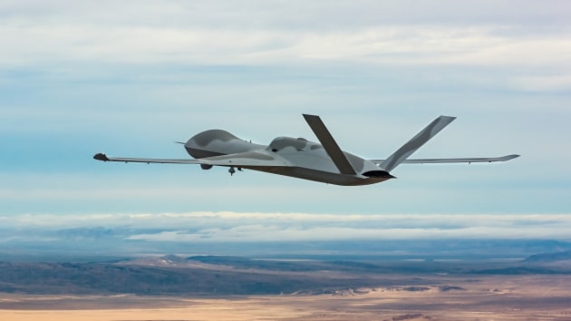 General Atomics Aeronautical Systems, in collaboration with the US Air Force, has performed an autonomous mission out of Edwards Air Force Base in Southern California using its MQ-20 Avenger unmanned jet and an F-22 Raptor.

Credit: GA-ASI