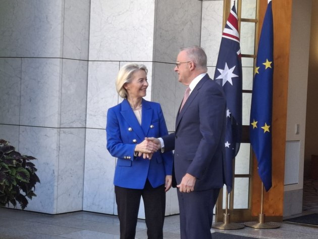 Australia has secured a free trade agreement (FTA) with the European Union (EU) after eight years of negotiations, opening new avenues for Australian exporters to sell to 450 million consumers in the EU&rsquo;s $30 trillion economy. Pictured are President of the European Commission Ursula von der Leyen and Prime Minister Anthony Albanese in Canberra.
Source: European Union
