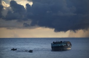 HMAS Darwin nets $132 million of heroin in Indian Ocean