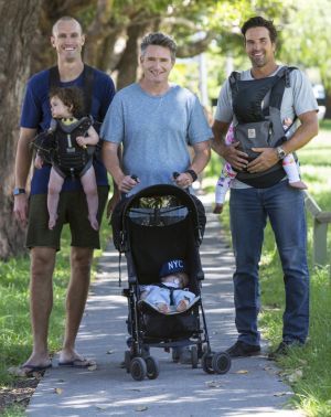 Bonds targets dads
