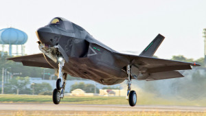 US Marine Corps 1st operational JSF squadron