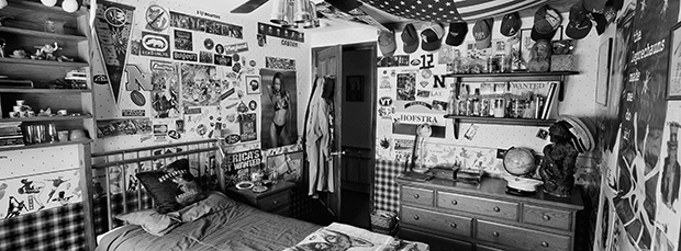Ashley Gilbertson's 'Bedrooms of the Fallen'