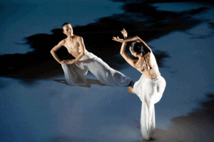 Cloud Gate Dance Theatre: Water Stains on the Wall