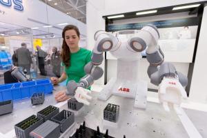 FOCUS ON INTERPACK: Hands off the packaging line