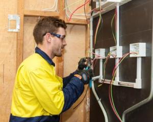 Fall in apprentice numbers in 2014