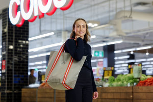 Luxury British bagmaker releases tote at Coles
