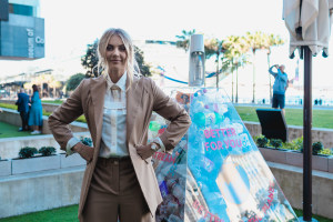 Elyse Knowles flies flag for ocean plastic awareness