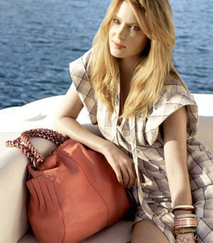 Oroton defies economic slump