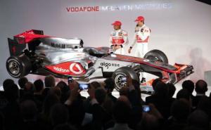 AkzoNobel puts gloss on McLaren 