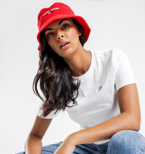 Why 100 Aussie brands are getting ready for 6pm tonight