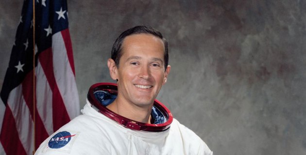アポロ16号　Charlie Duke Charles Duke - Wikipedia
